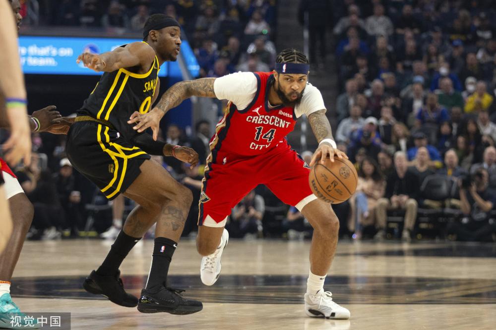 一个对篮球 一个对篮球