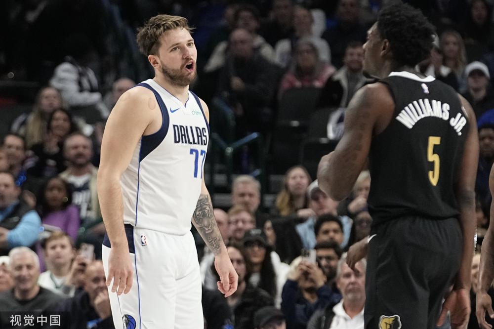 将年轻球员 将年轻球员